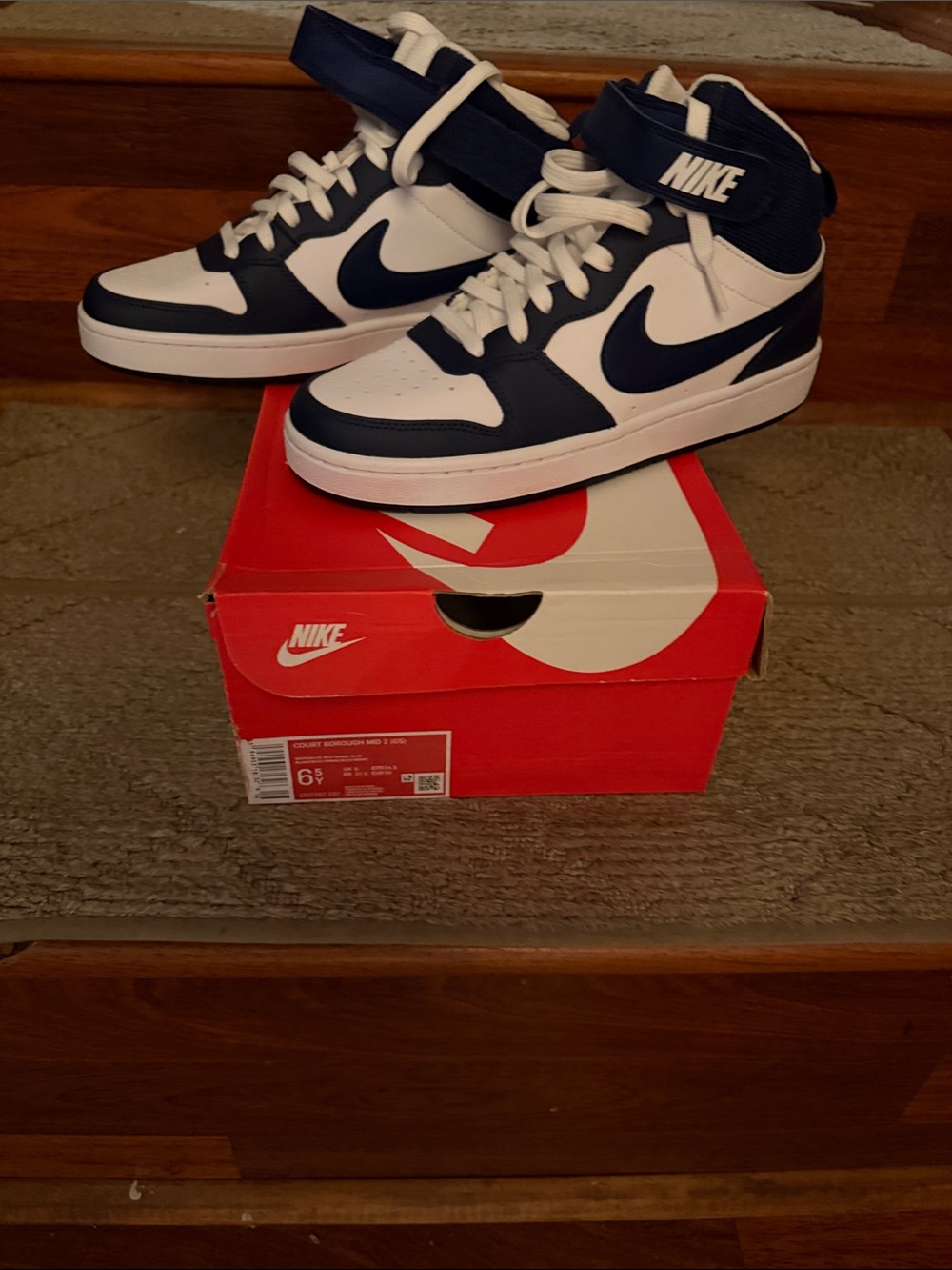 Nike Mid-Top Sneakers in White & Navy Blue